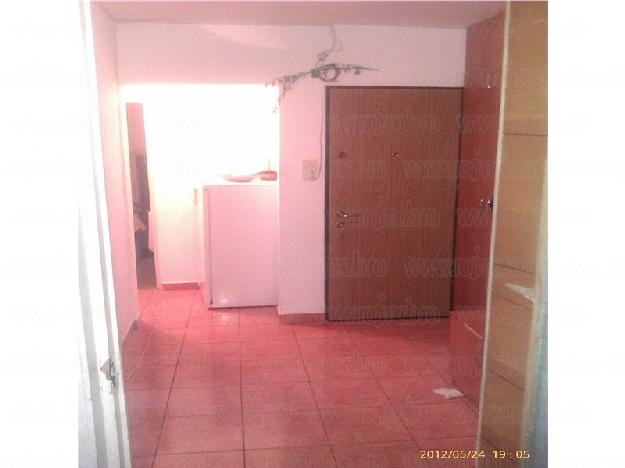 Apartament 3 camere Dristor Metrou renovat semidecomandat - Pret | Preturi Apartament 3 camere Dristor Metrou renovat semidecomandat