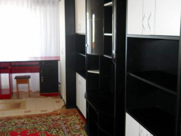 Ofer spre inchiriere in BACAU -Apartament cu 3 camere, zona centrala, - Pret | Preturi Ofer spre inchiriere in BACAU -Apartament cu 3 camere, zona centrala,