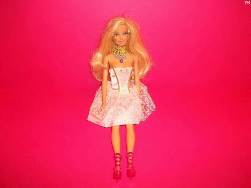 jucarii papusa barbie de la mattel ce lumineaza papuci colierul si buricul cap 1998 si cor - Pret | Preturi jucarii papusa barbie de la mattel ce lumineaza papuci colierul si buricul cap 1998 si cor